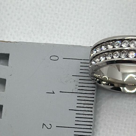 NWOT Size 9 stainless silver double row zircon stone ring - Picture 3 of 4